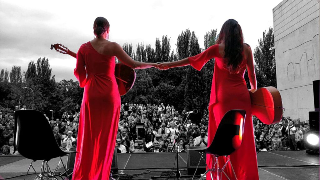 Dúo femenino de guitarra española