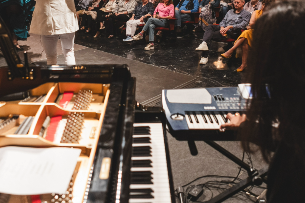 pianos