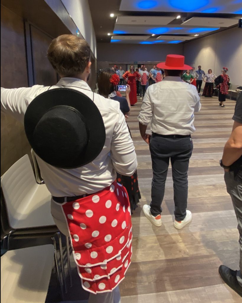 Flamenco Team Building: Mejora la cohesión, comunicación y creatividad de tu equipo con talleres de flamenco en Barcelona y toda España. ¡Una experiencia única para tu empresa!