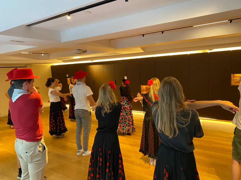 Flamenco Team Building/ Mejora la cohesión, comunicación y creatividad de tu equipo con talleres de flamenco en Barcelona y toda España. ¡Una experiencia única para tu empresa!