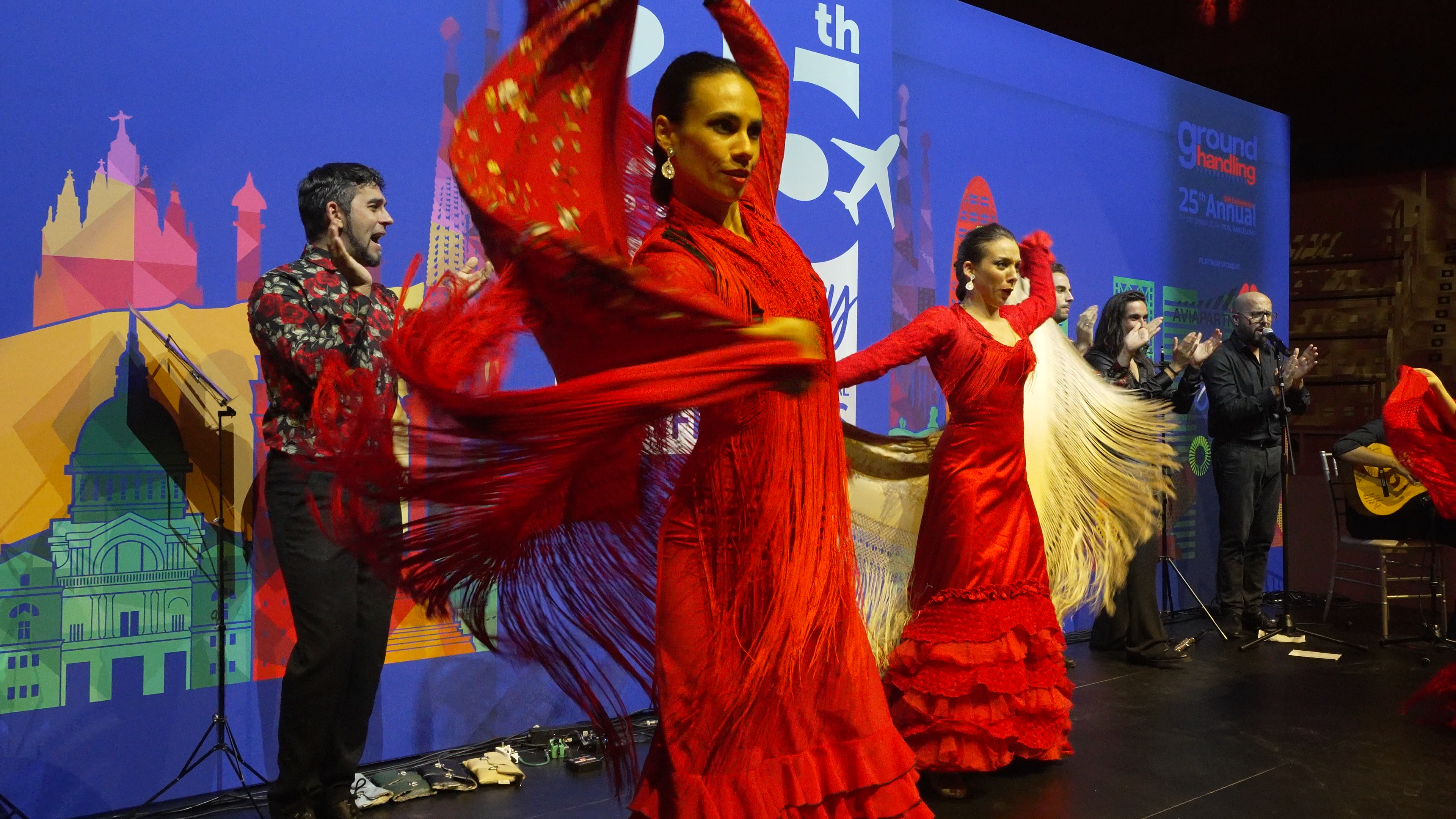 Flamenco Spain Cia., reconocida mundialmente por representar con autenticidad y exquisitez el folklore español, tiene el orgullo de abrir una gala excepcional en las emblemáticas salas del MNAC de Barcelona. La grandiosidad de este evento, que celebra el 25 aniversario de Ground Handling International, se suma a la alegría, la emoción y el duende del flamenco, para deleitar a sus espectadores y proporcionar una experiencia cultural inolvidable.
