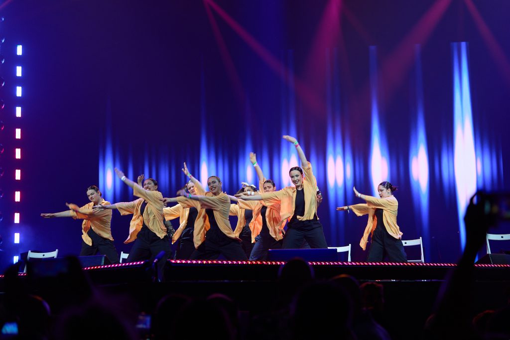 Grupo de bailarinas Flamenco Hip Hop, la fusión de dos géneros musicales universales que está revolucionando los eventos. Una experiencia única que combina la tradición flamenca con la energía del hip hop, ideal para todo tipo de celebraciones