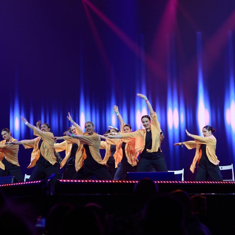 Grupo de bailarinas Flamenco Hip Hop, la fusión de dos géneros musicales universales que está revolucionando los eventos. Una experiencia única que combina la tradición flamenca con la energía del hip hop, ideal para todo tipo de celebraciones